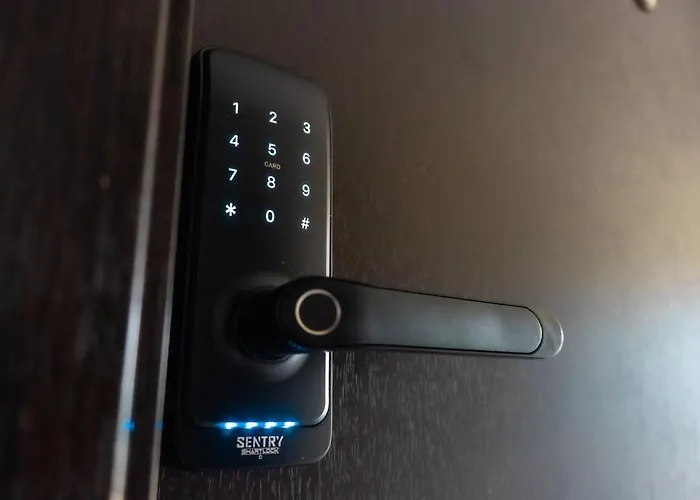Apartment Luxury In Pasig Fastwifipoolsmartlock