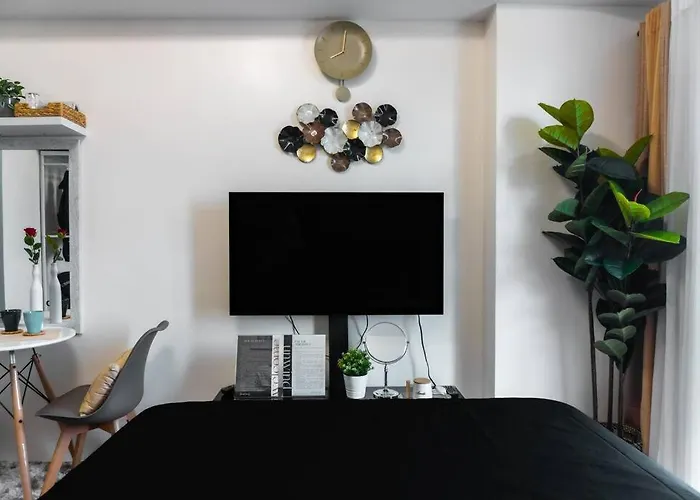 Apartment Luxury In Pasig Fastwifipoolsmartlock Manila